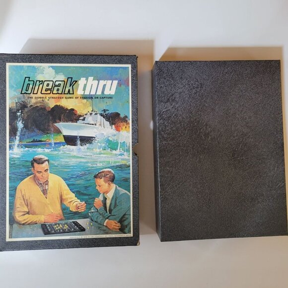 Break Thru 1965 The Double Strategy Game of Evasion or Capture Book Shelf - Picture 3 of 15
